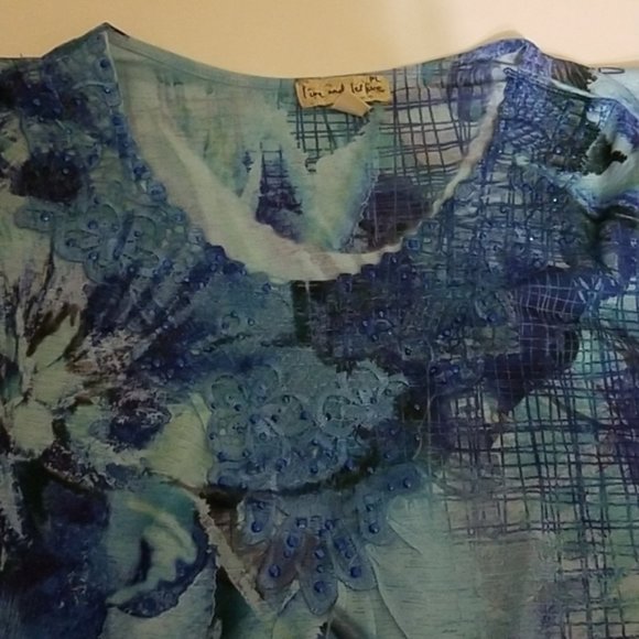 LIVE and let live top - Picture 2 of 6